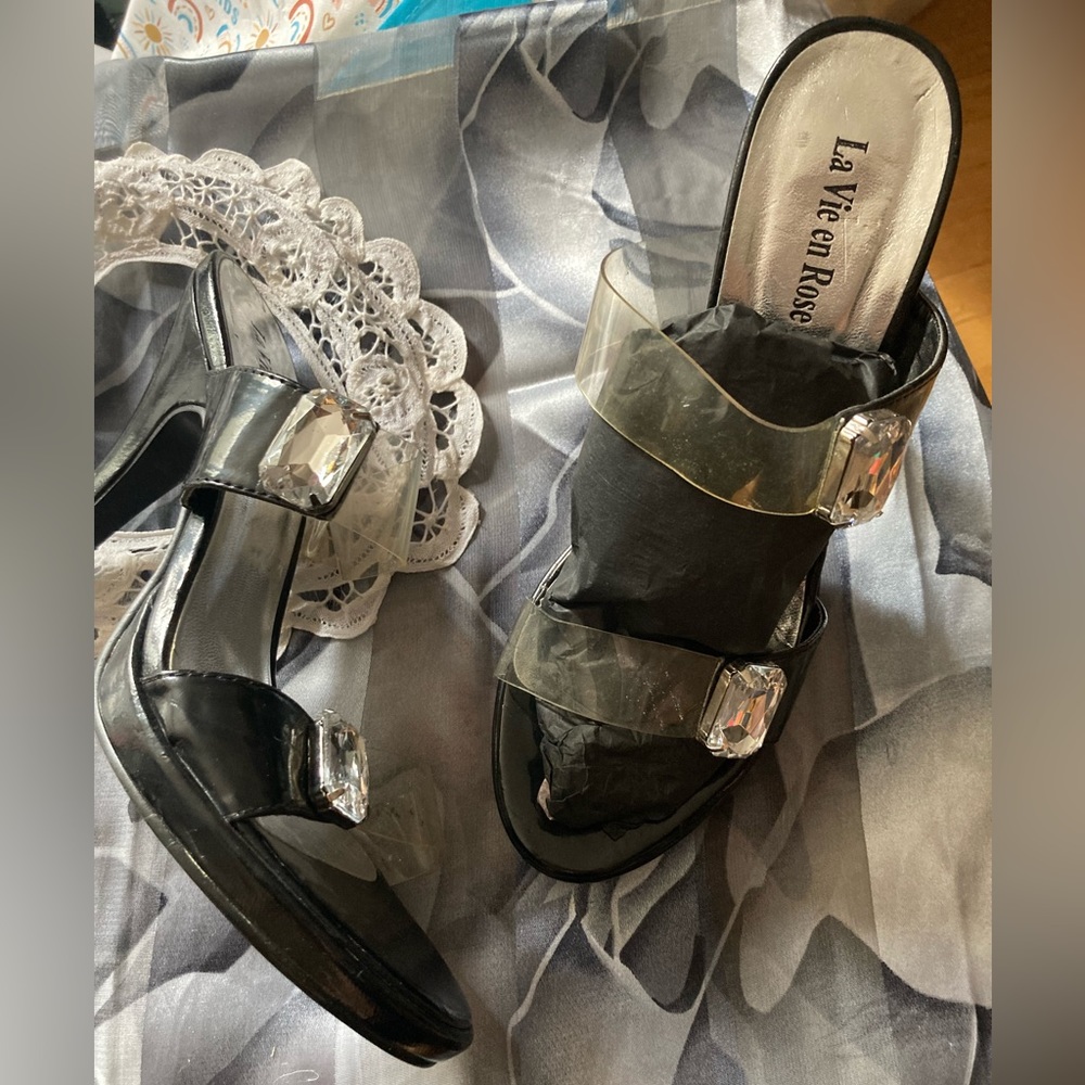 La vie en rose vinyl heeled mule- Size 7 NEW✨🌹